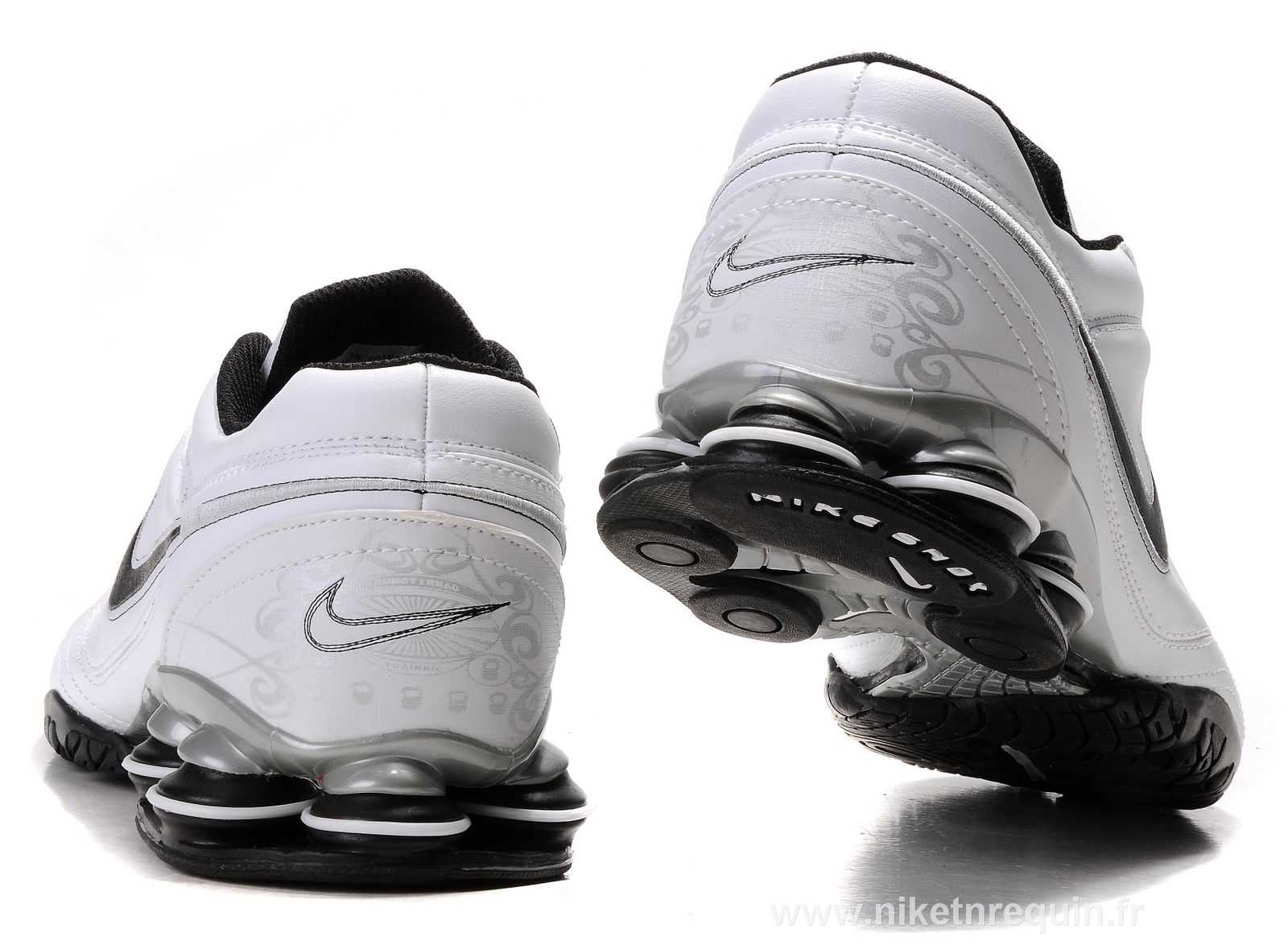 Blanc et Noir Nike Shox R5 (2).JPG